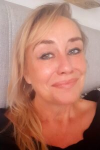 claudia mander 500x750 200x300