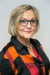 kirsten melis 200x300